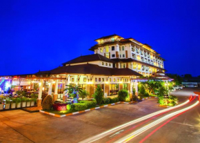 Гостиница Royal Nakhara Hotel and Convention Centre  Nai Mueang